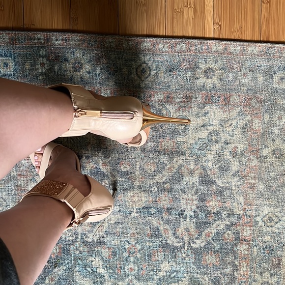 Max Azria heels 7.5 - Picture 13 of 13